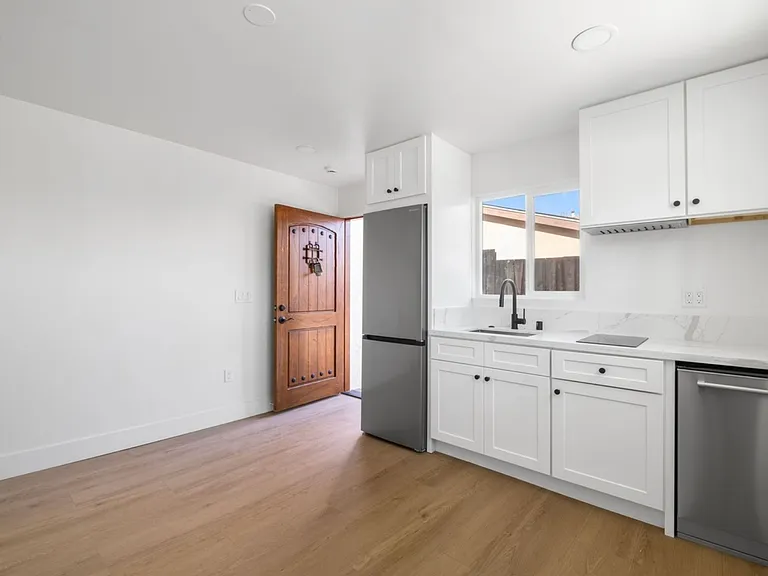 4344 Van Dyke Ave #9 — Photo 3