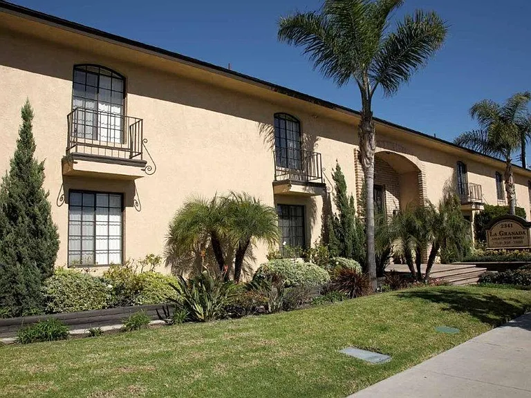 LA GRANADA APARTMENTS — Photo 1