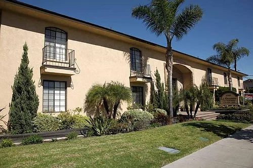 LA GRANADA APARTMENTS Photo 1