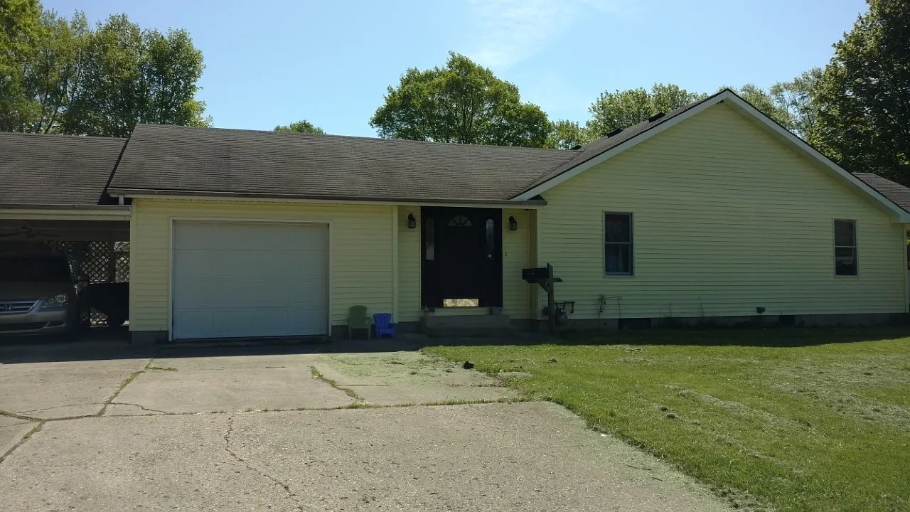 824 Vasbinder Dr photo 1