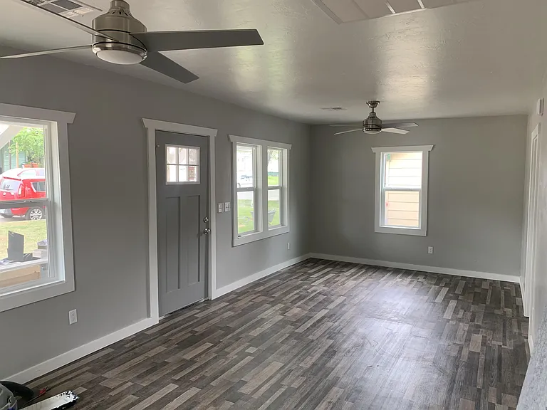 1141 N Douglas Ave — Photo 2