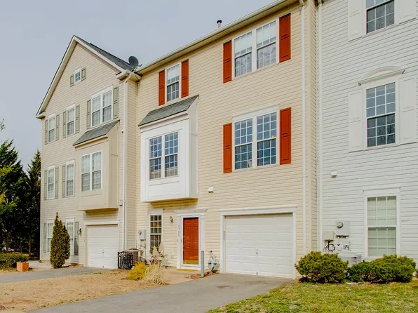 2566 Logan Wood Dr, Herndon, VA 20171