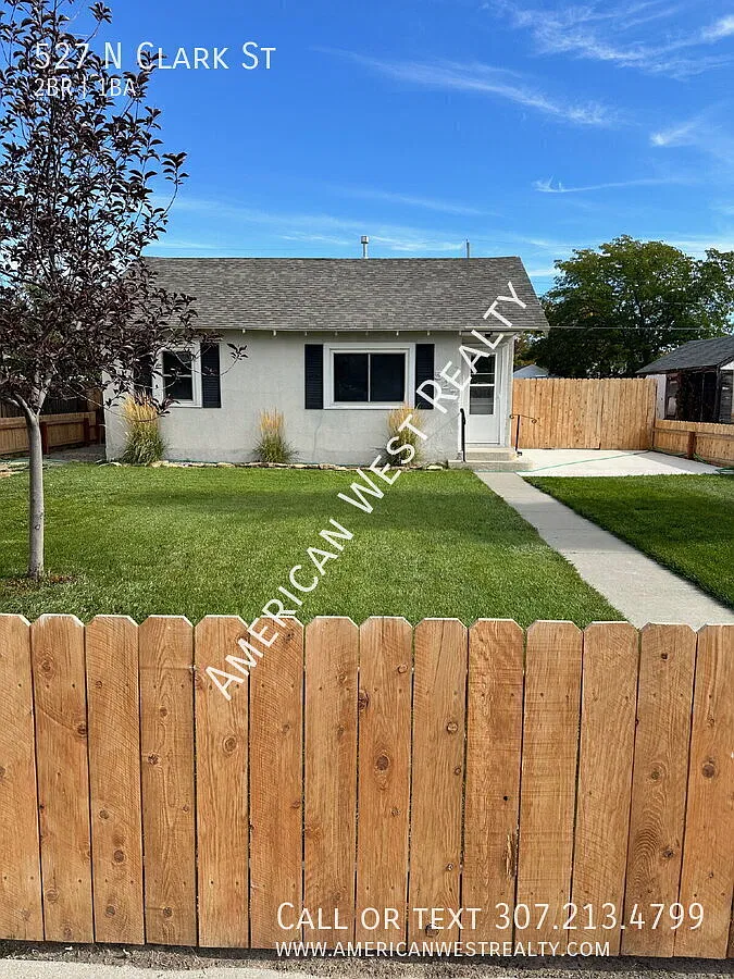 Cute 2 bedroom — Photo 1