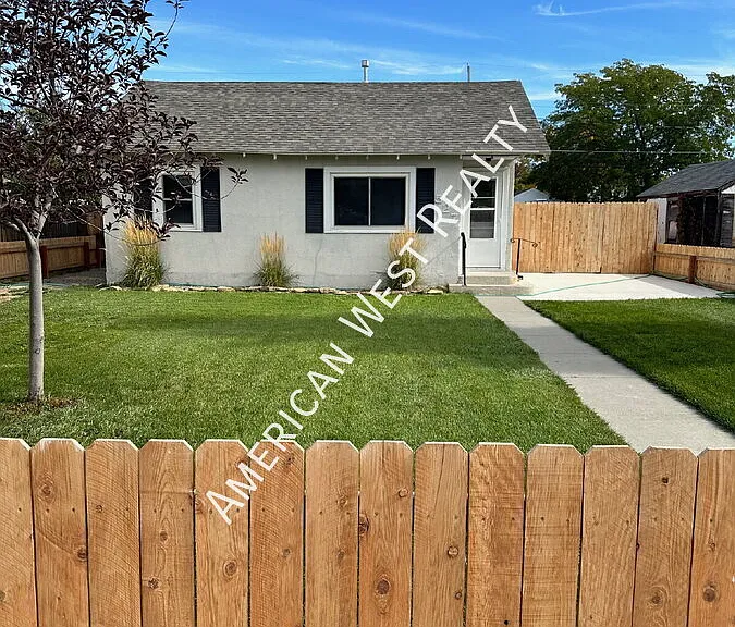 527 N Clark St — Photo 1