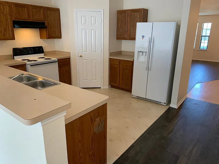 848 Kentucky Derby Ln — Photo 5