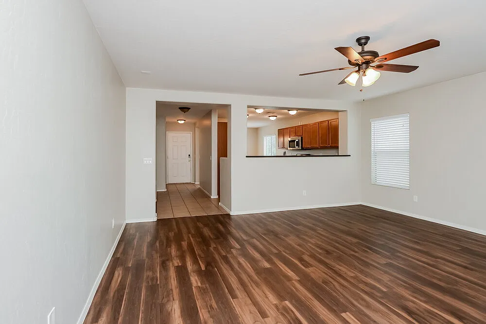 3 bed, 2.0 bath, 1406 sqft, $1,820 — Photo 4