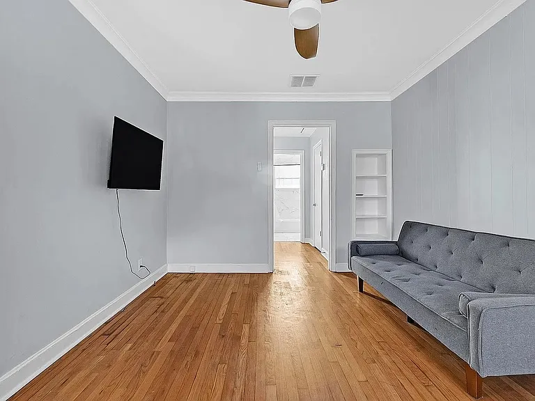 2405 Eastwood Ave — Photo 3