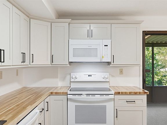 5th image of 110 Carnegie Dr