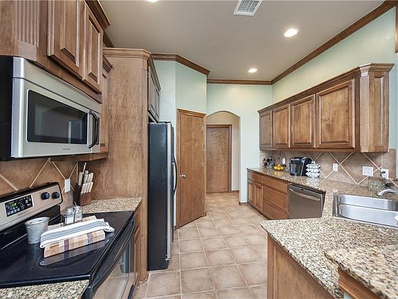 3rd image of 13825 Agate Dr