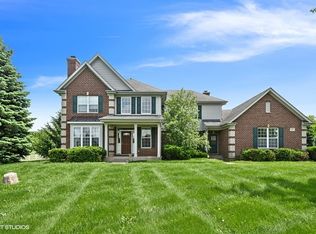 521 Pond Gate Dr, Barrington, IL 60010