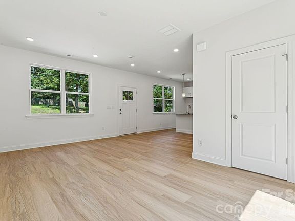 2nd image of 706 N 9th St