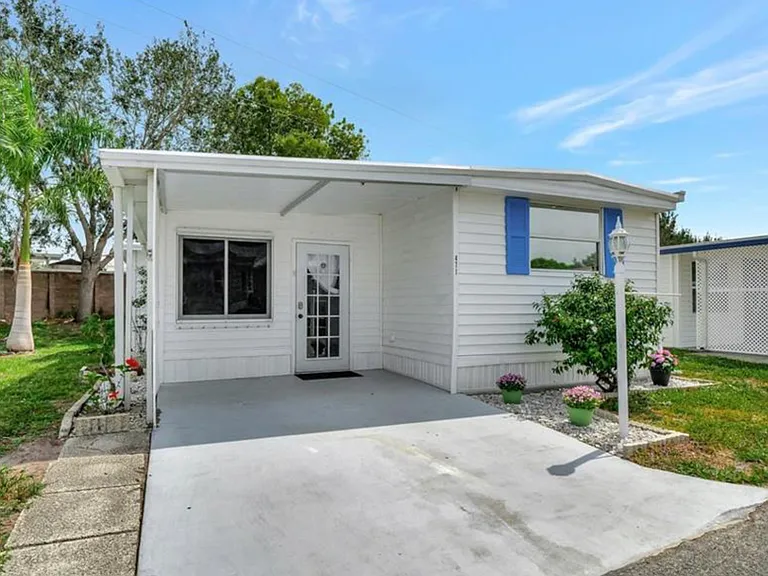471 Palm Dr #310 — Photo 1