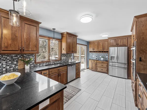1533 Dodd Rd, Mendota Heights, MN 55118