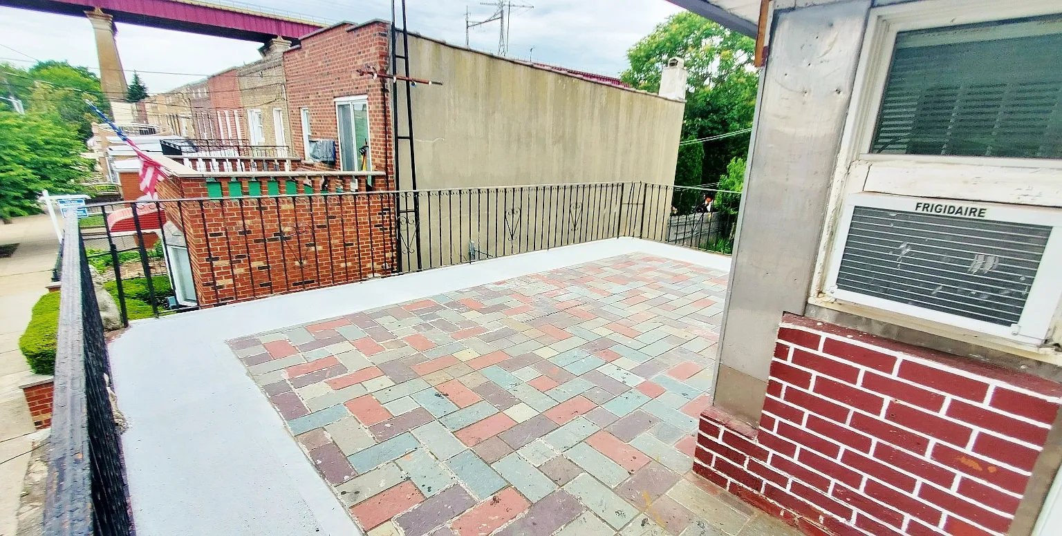 25-20 Ditmars Boulevard — Photo 2