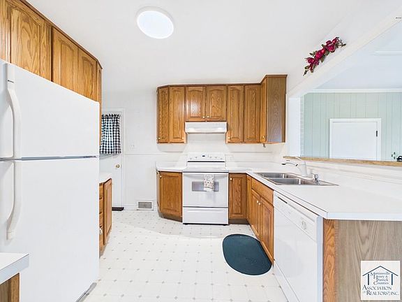 3rd image of 62 Norton Rd