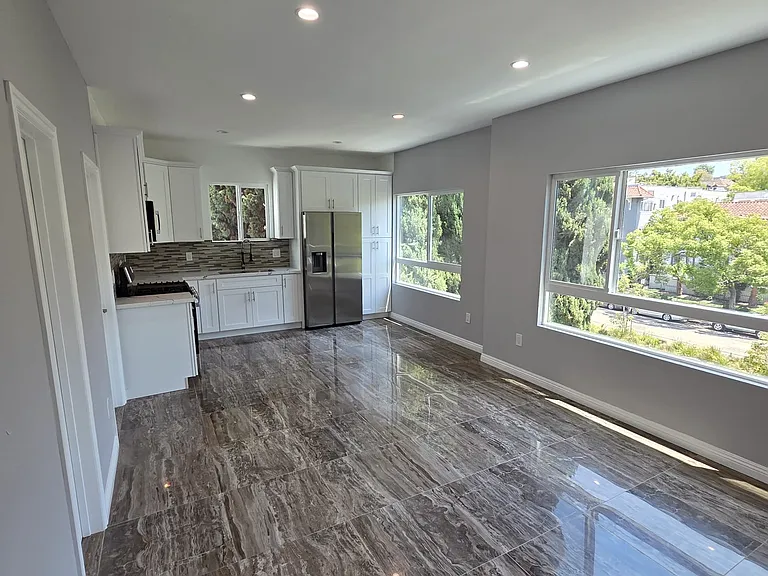 511 Rampart — Photo 20