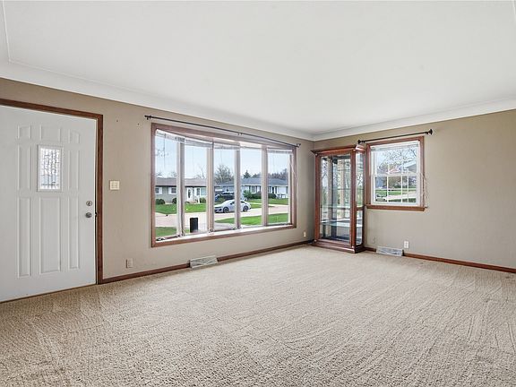 3rd image of 346 32nd St NW