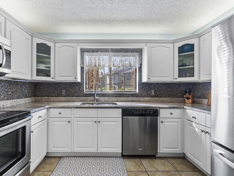 1611 Cabot Ln #3