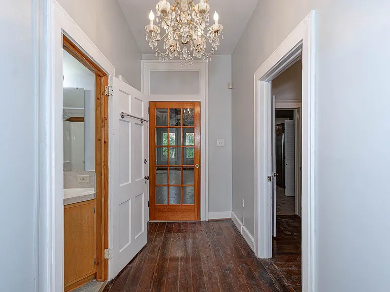 624 1st Ave — Photo 2
