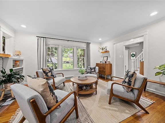 3rd image of 179 Inglewood Dr