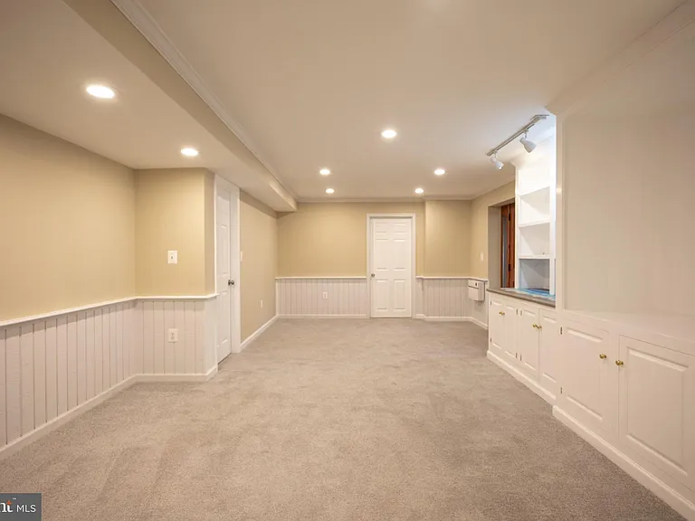 2104 Steuben Way — Photo 11