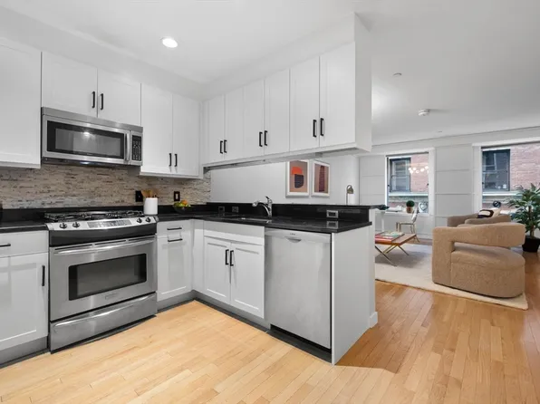 80 Broad St Unit 303, Boston, MA 02110