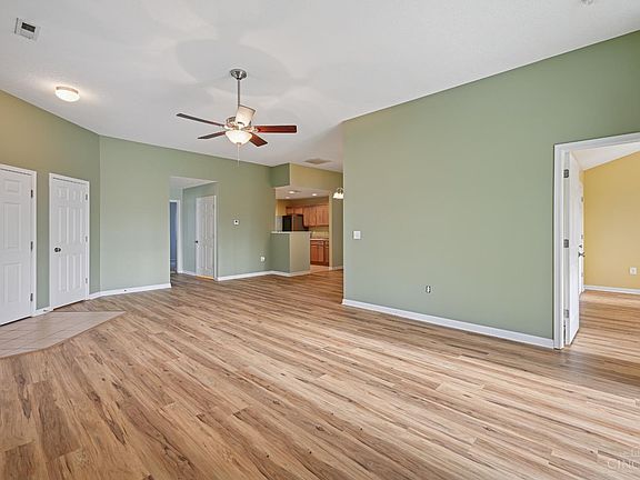 4th image of 3272 Thoroughbred Dr