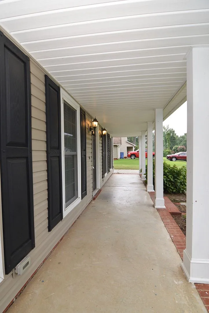Evans 3 Bed/2 Bath w/ Garage & Huge Fenced Yard — Photo 3