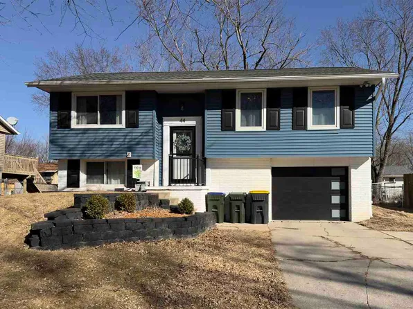 44 Regal Ln, Iowa City, IA 52240