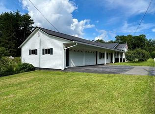 504 Maple Fork Rd, Mount Hope, WV 25880