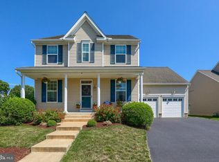 6 Honeysuckle Dr, Marietta, PA 17547
