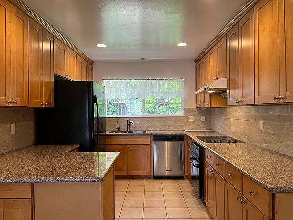 3rd image of 1077 Wilmington Ave