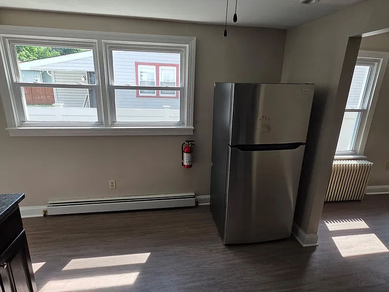 325 Broad St #323 — Photo 5