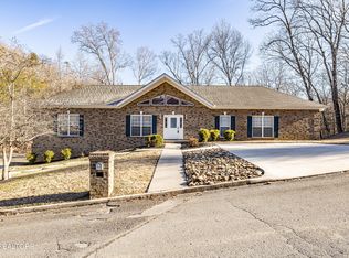 101 Goldengate Ln, Oak Ridge, TN 37830