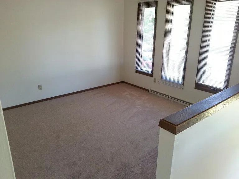 1303 S Thompson Dr — Photo 2