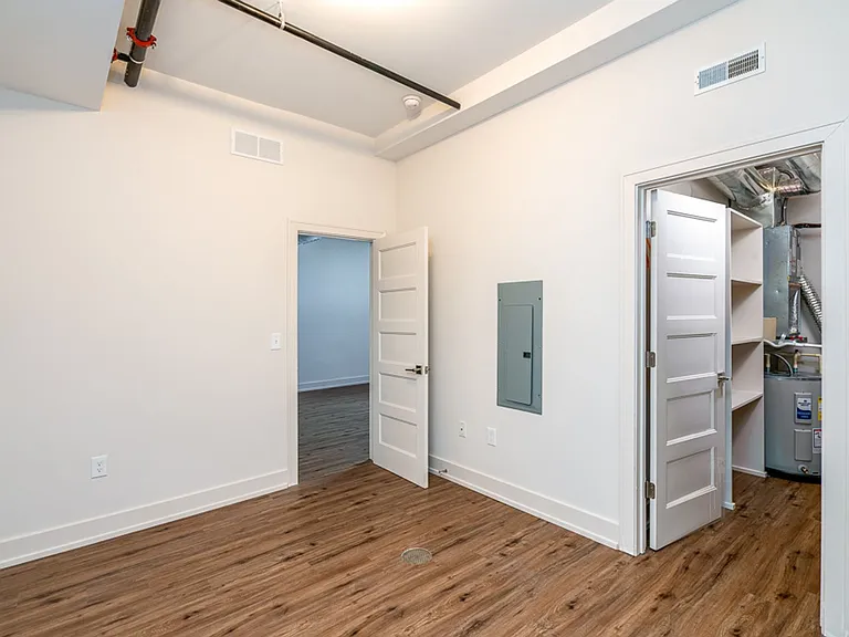 875 Michigan Ave — Photo 11
