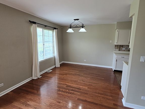 5th image of 443 Village Creek Dr