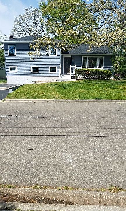 1st image of 110 East Dr
