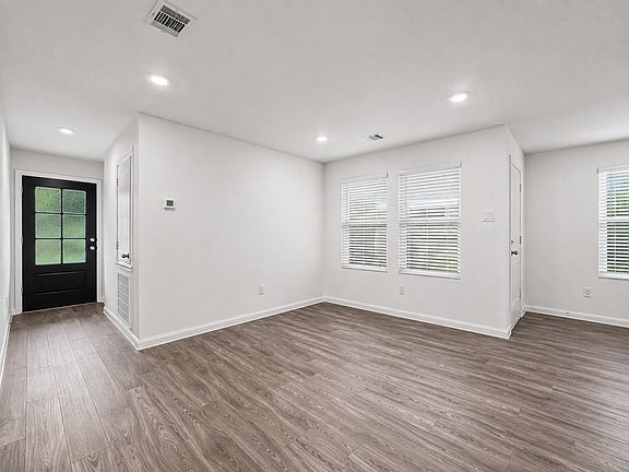 4th image of 11935 Detar Ct