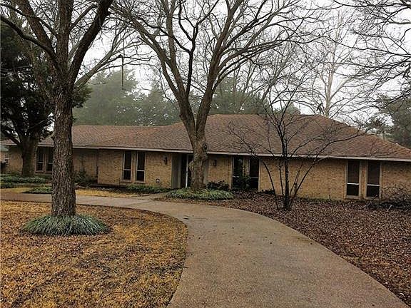 4th image of 304 Willow Creek Ln