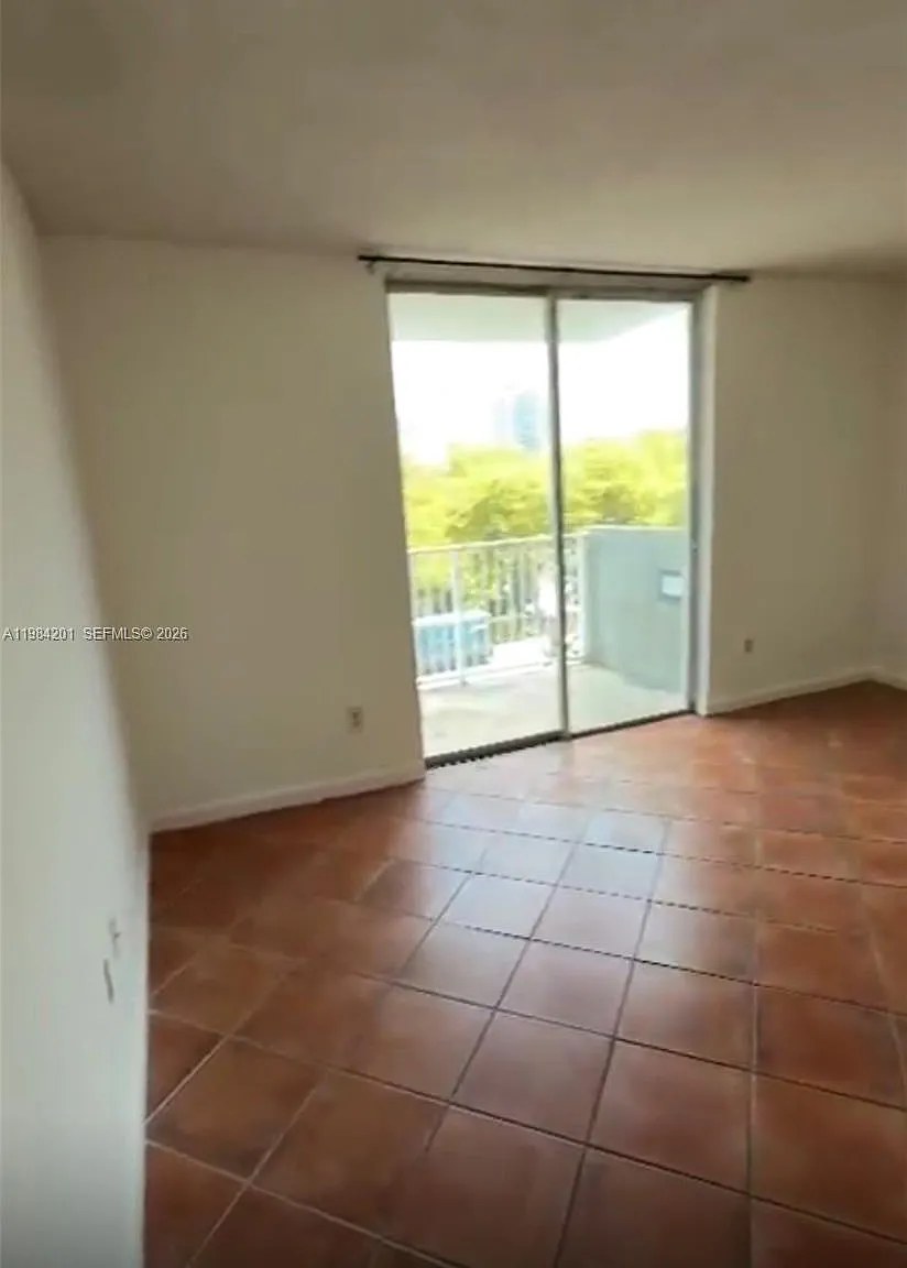 North Bay Villas Condo — Photo 2