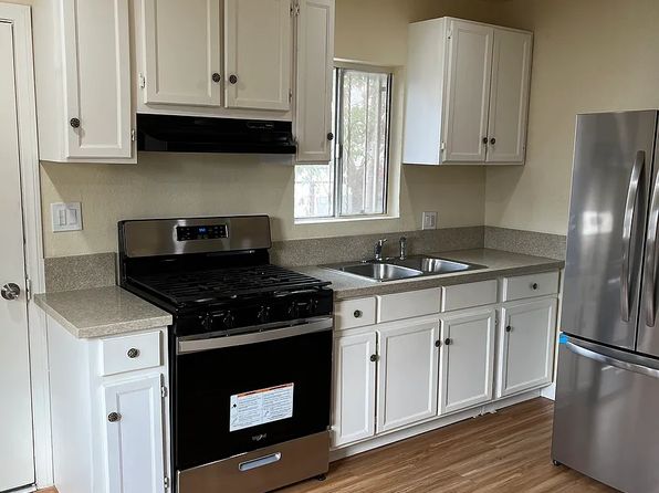 3210 E 1st St UNIT 1/4