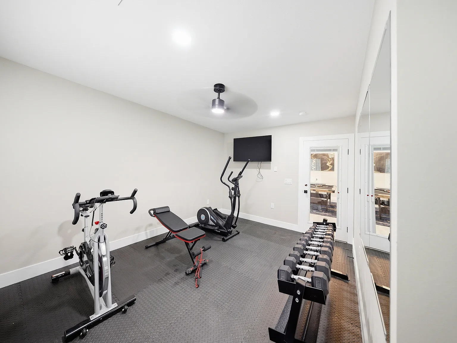 5 bed, 2611 sqft, $950 — Photo 4