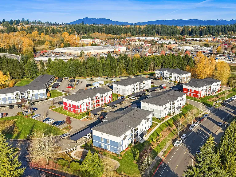 The Lake Apartments — Photo 4