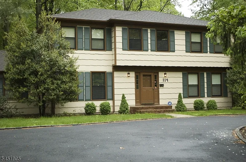 4 bed, 2.5 bath, $5,000 — Photo 3