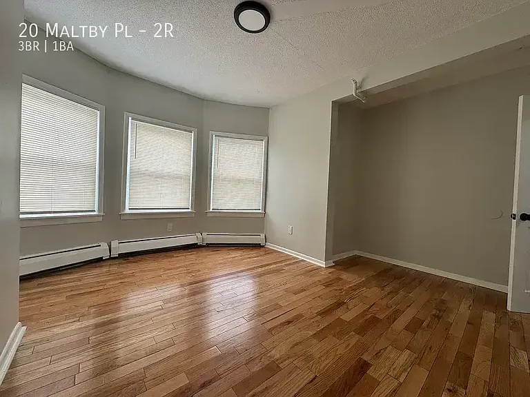 20 Maltby Pl #2R — Photo 2