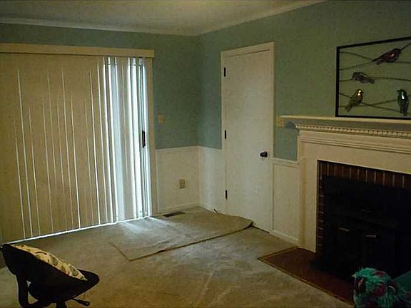 3rd image of 476 Harcourt Pl