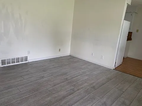 2427 W Graber St — Photo 11