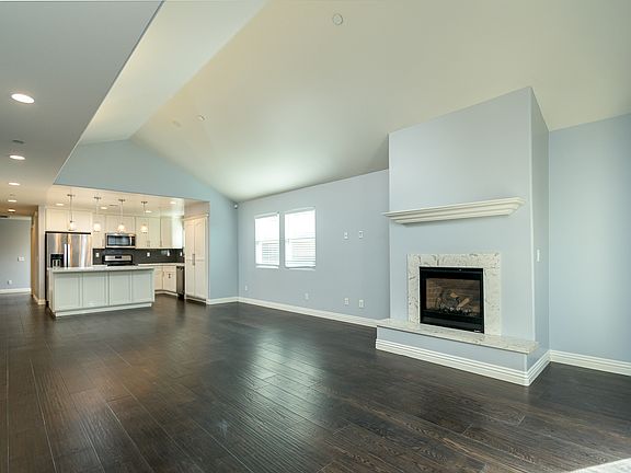4th image of 736 N Wilton Pl
