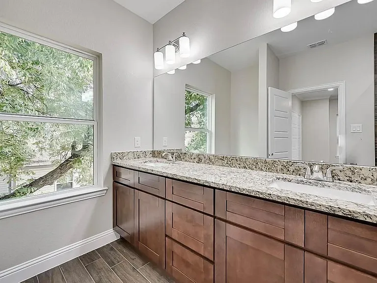 1707 Ash Crescent St — Photo 13